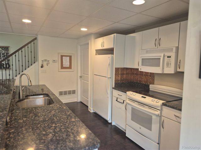 4976 W Stonegate Circle, Orion Charter Township, MI 48359