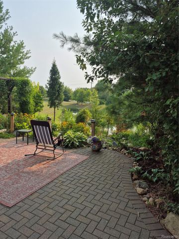 4976 W Stonegate Circle, Orion Charter Township, MI 48359