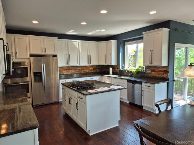 4976 W Stonegate Circle, Orion Charter Township, MI 48359