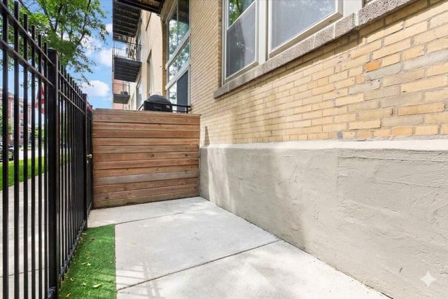 3900 N Claremont Avenue 103, Chicago, IL 60618