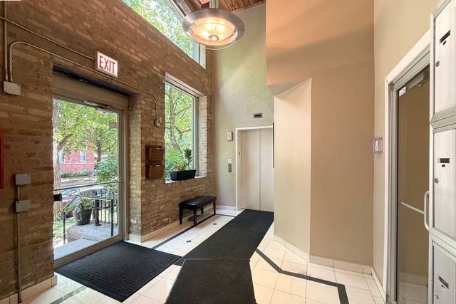 3900 N Claremont Avenue 103, Chicago, IL 60618