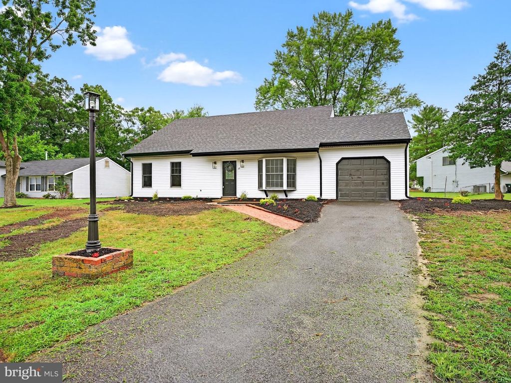 65 EASTMONT LN, Sicklerville, NJ 08081