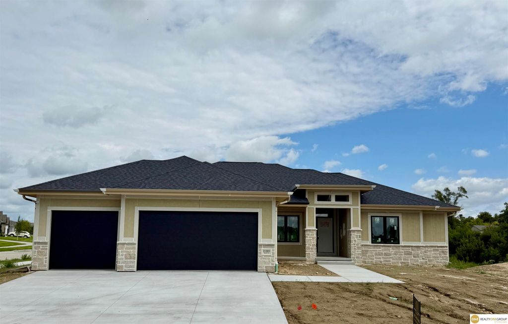 21201 Boyd Street, Elkhorn, NE 68116