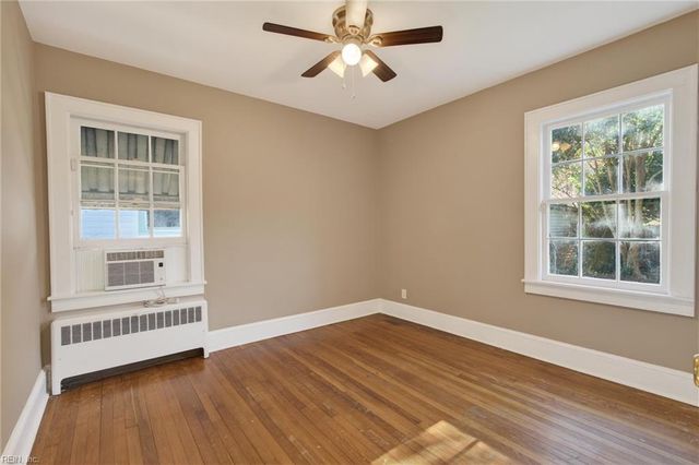 145 W Ocean AVE, Norfolk, VA 23503