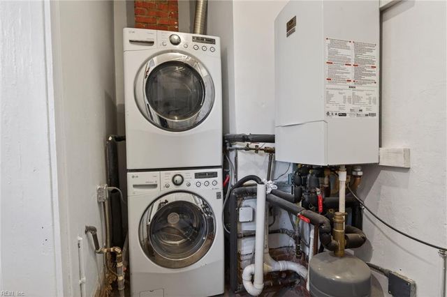 145 W Ocean AVE, Norfolk, VA 23503