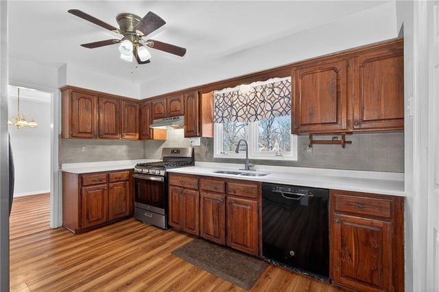 12326 Pinehurst Drive, Kansas City, KS 66109