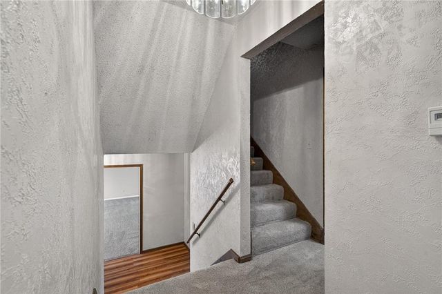 12326 Pinehurst Drive, Kansas City, KS 66109