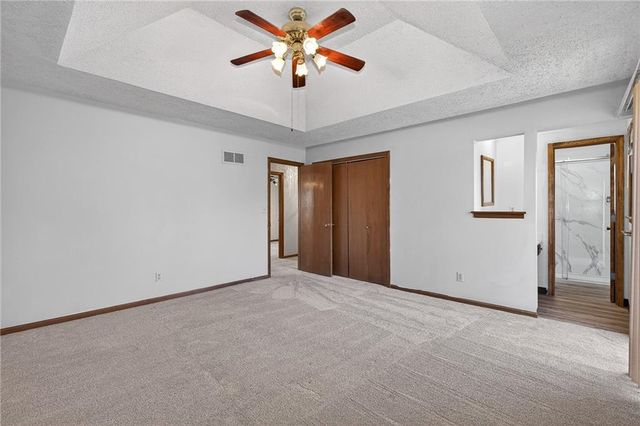 12326 Pinehurst Drive, Kansas City, KS 66109