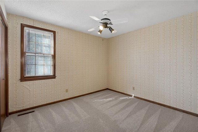 12326 Pinehurst Drive, Kansas City, KS 66109