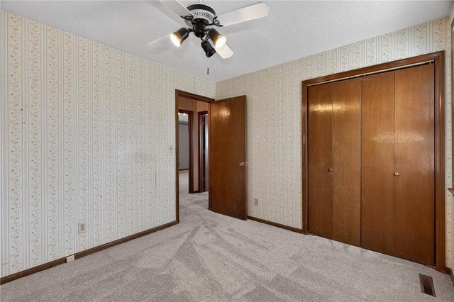 12326 Pinehurst Drive, Kansas City, KS 66109