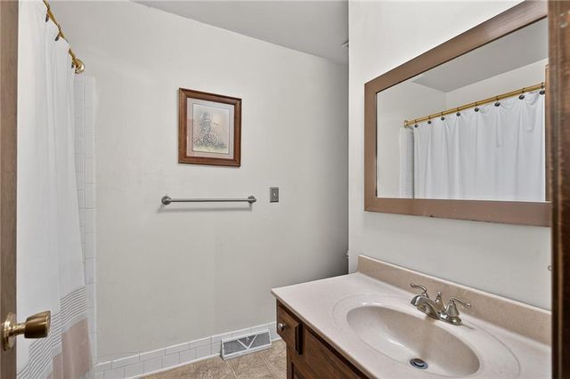 12326 Pinehurst Drive, Kansas City, KS 66109