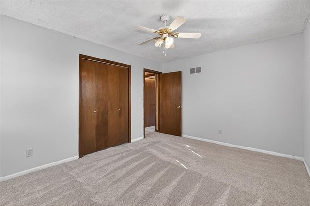 12326 Pinehurst Drive, Kansas City, KS 66109