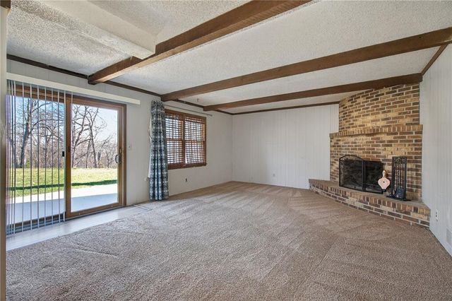 12326 Pinehurst Drive, Kansas City, KS 66109