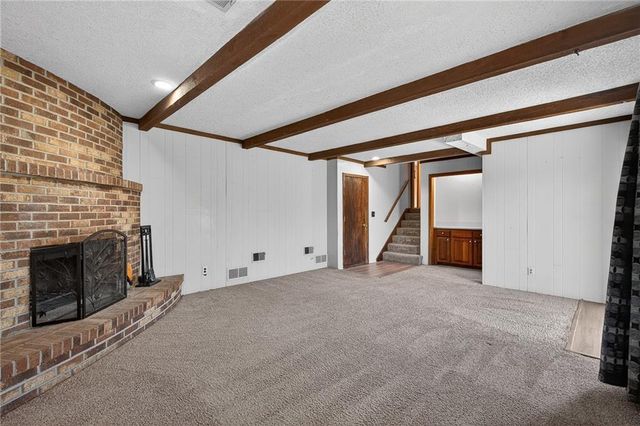 12326 Pinehurst Drive, Kansas City, KS 66109