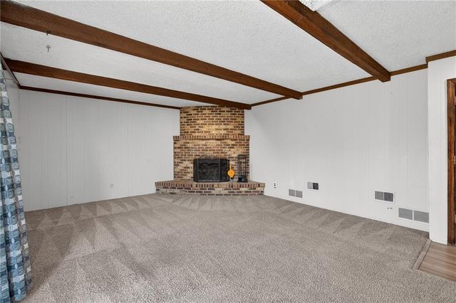 12326 Pinehurst Drive, Kansas City, KS 66109