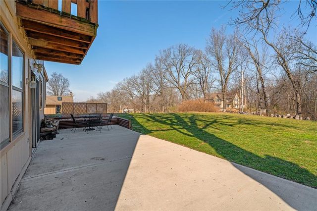 12326 Pinehurst Drive, Kansas City, KS 66109