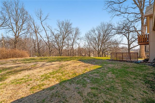 12326 Pinehurst Drive, Kansas City, KS 66109