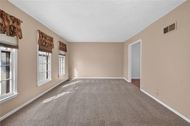 12326 Pinehurst Drive, Kansas City, KS 66109