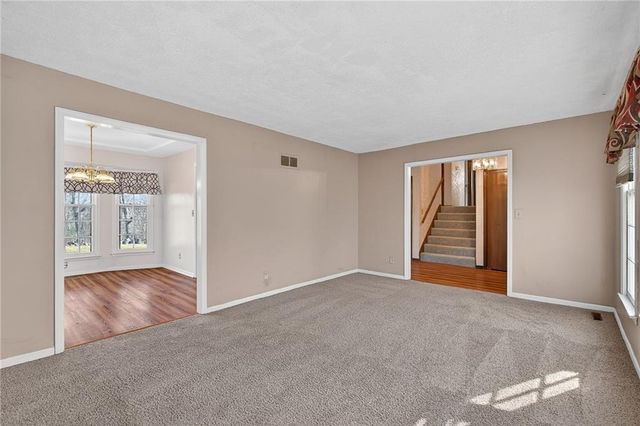 12326 Pinehurst Drive, Kansas City, KS 66109