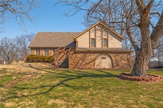 12326 Pinehurst Drive, Kansas City, KS 66109