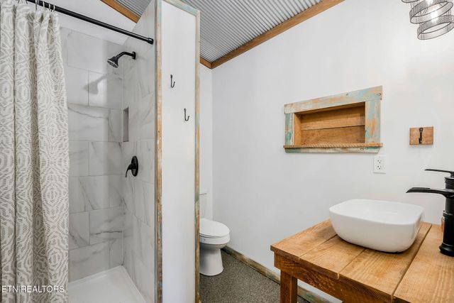 3247 Moodyville Rd, Byrdstown, TN 38549