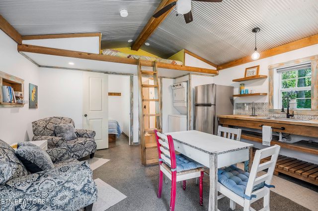 3247 Moodyville Rd, Byrdstown, TN 38549