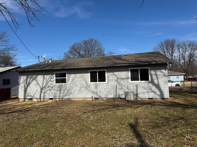 215 Sunset Drive, Vinita, OK 74301