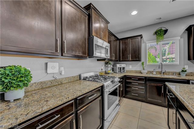 8083 Mosaic Sunrise Lane, Las Vegas, NV 89166