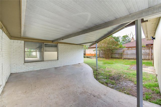 6430 Pirtlewood Circle, Houston, TX 77088