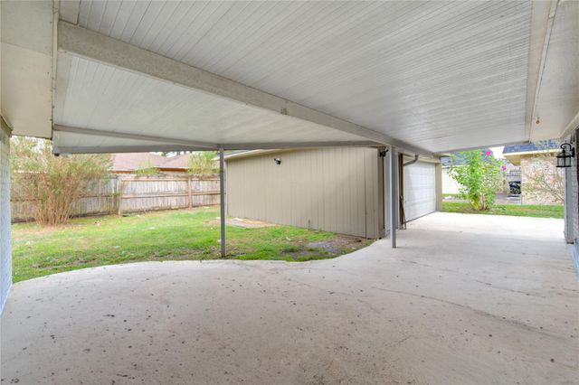 6430 Pirtlewood Circle, Houston, TX 77088