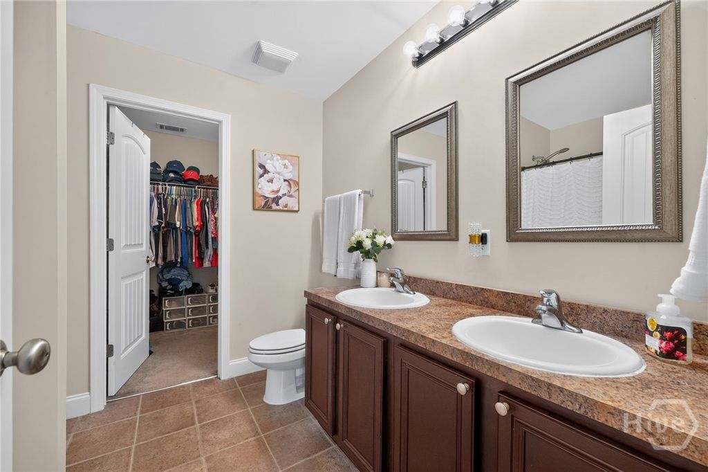 Image 19 of property listing at 345 Canyon Oak Loop, Richmond Hill, GA 31324