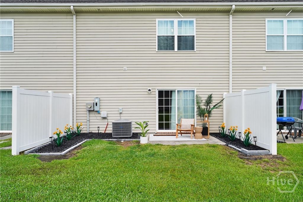 Image 25 of property listing at 345 Canyon Oak Loop, Richmond Hill, GA 31324