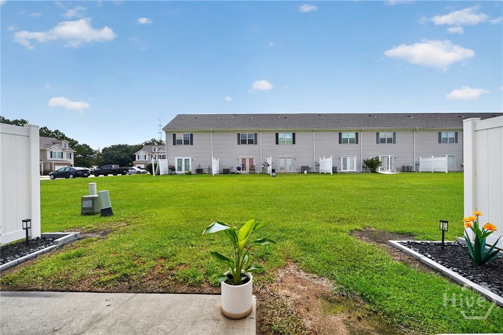 Image 26 of property listing at 345 Canyon Oak Loop, Richmond Hill, GA 31324