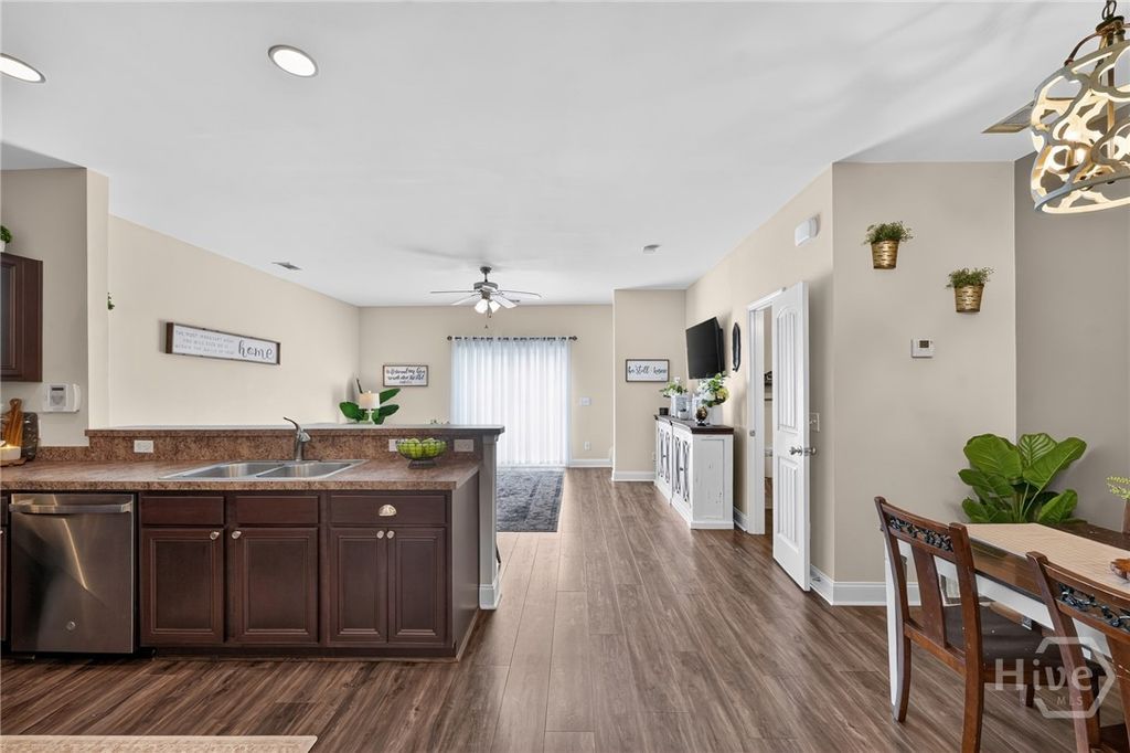 Image 5 of property listing at 345 Canyon Oak Loop, Richmond Hill, GA 31324