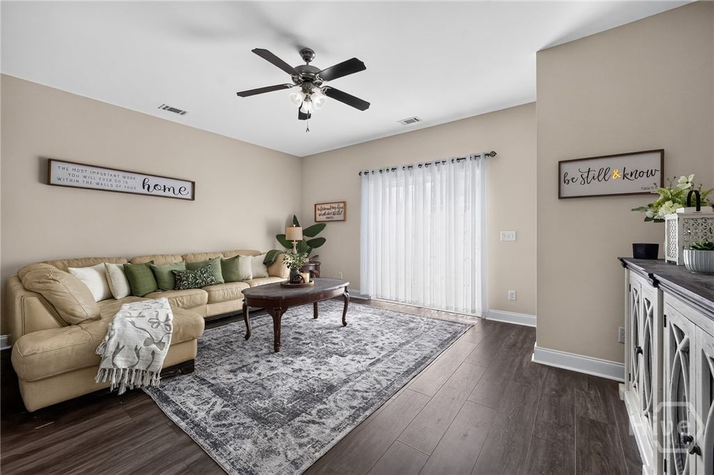 Image 9 of property listing at 345 Canyon Oak Loop, Richmond Hill, GA 31324