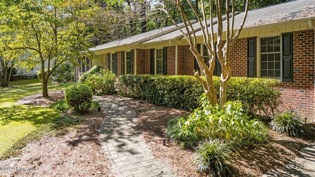 202 King George Road, Greenville, NC 27858