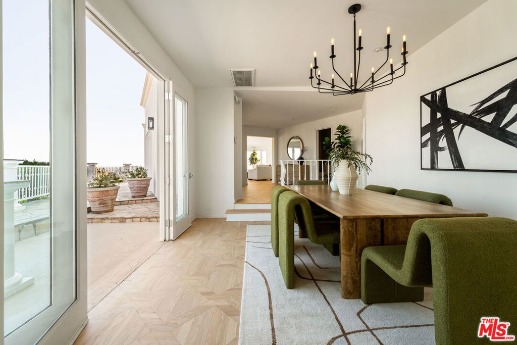 Image 24 of property listing at 8527 Hedges Way, Los Angeles, CA 90069