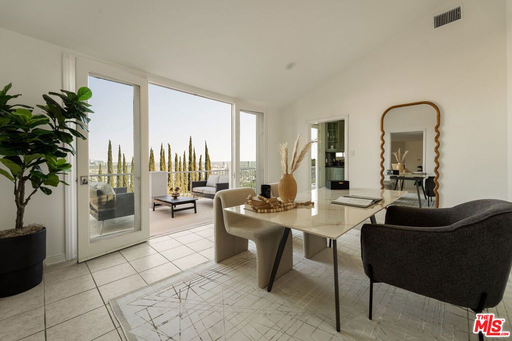 Image 25 of property listing at 8527 Hedges Way, Los Angeles, CA 90069