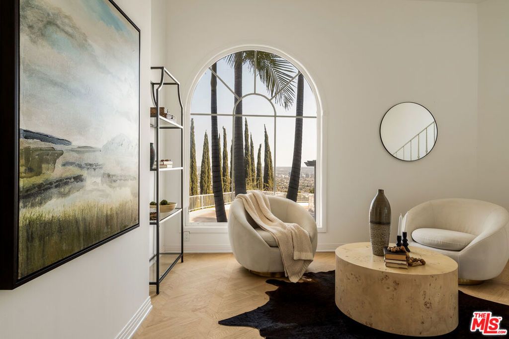 Image 26 of property listing at 8527 Hedges Way, Los Angeles, CA 90069