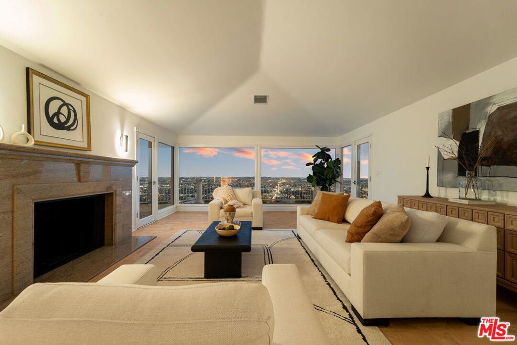 Image 30 of property listing at 8527 Hedges Way, Los Angeles, CA 90069