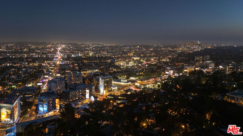 Image 37 of property listing at 8527 Hedges Way, Los Angeles, CA 90069