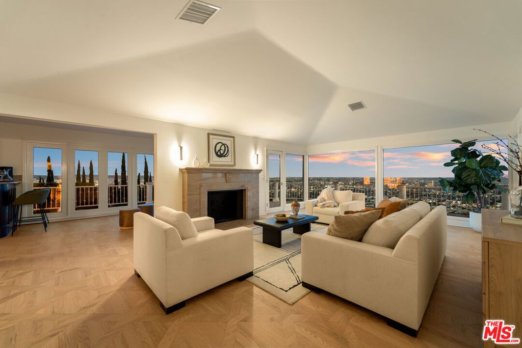 Image 7 of property listing at 8527 Hedges Way, Los Angeles, CA 90069