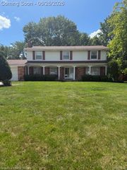 6096 Pebbleshire Drive, Grand Blanc, MI 48439