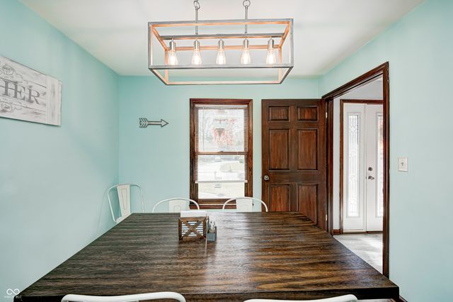 1325 Sherwood Drive, Greenfield, IN 46140