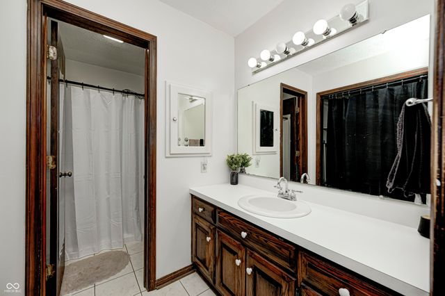 1325 Sherwood Drive, Greenfield, IN 46140