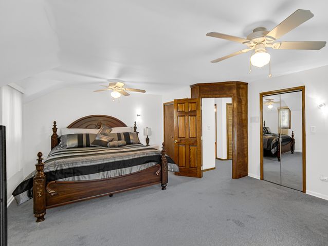 3317 E Buried Oak Drive, Crete, IL 60417