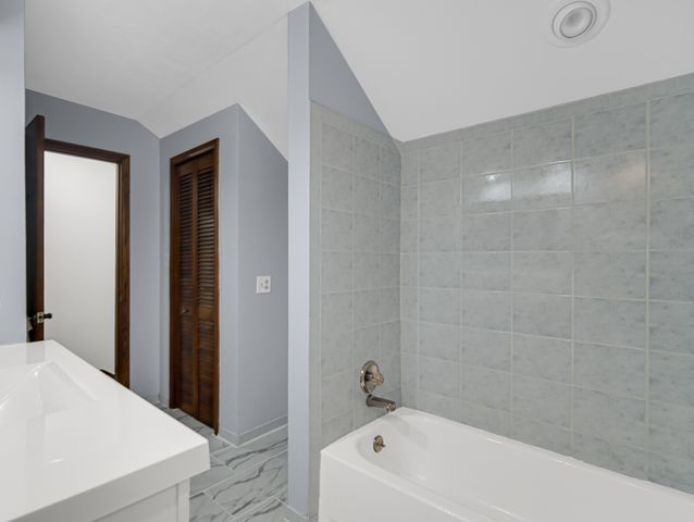 3317 E Buried Oak Drive, Crete, IL 60417