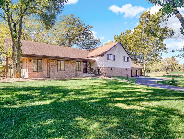 3317 E Buried Oak Drive, Crete, IL 60417