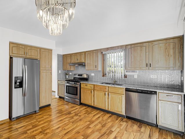 3317 E Buried Oak Drive, Crete, IL 60417
