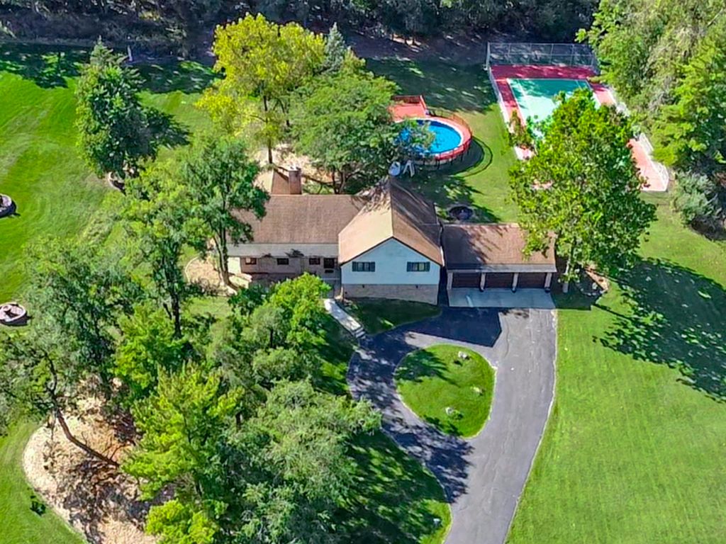3317 E Buried Oak Drive, Crete, IL 60417